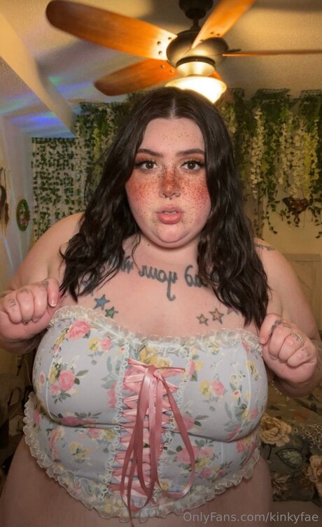 Kinkyfae belle star du porno des photos