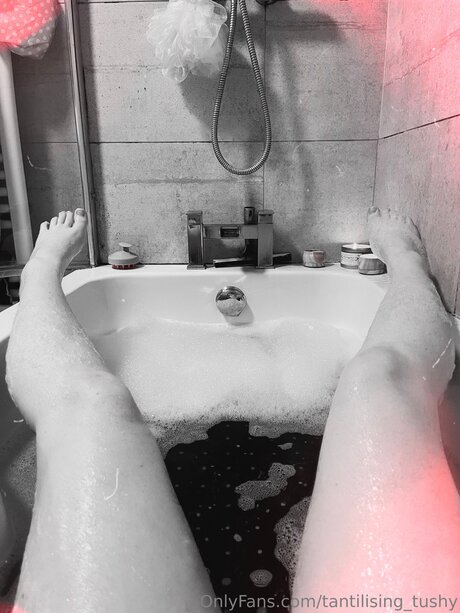 Tantilising Tushy étoile magnifique photo