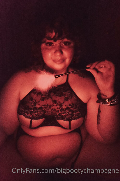Bigbootychampagne star du porno parfaite photo