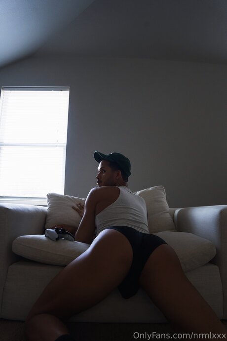 Nrmlxxx modèle sexy galerie