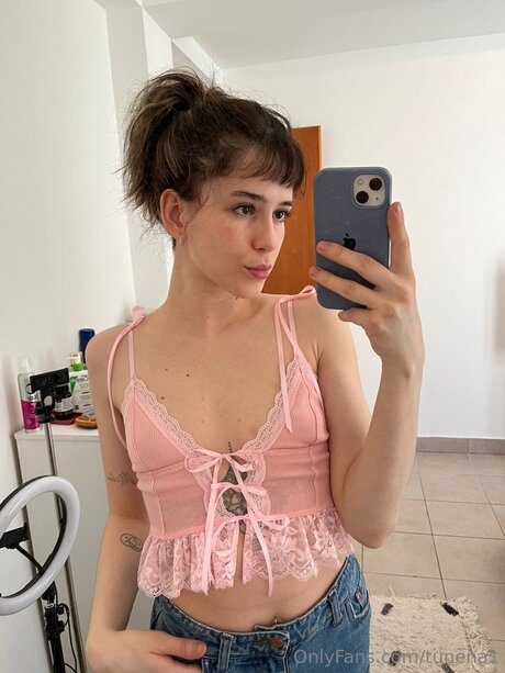 Tunena1 star du porno en haute qualité photos