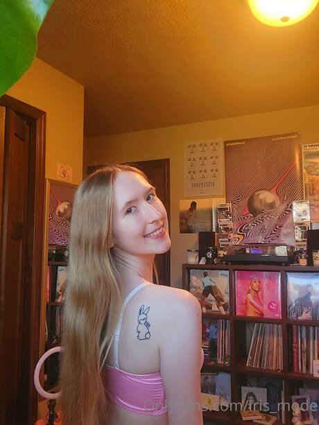 Thebunnyiris modèle sexy des photos