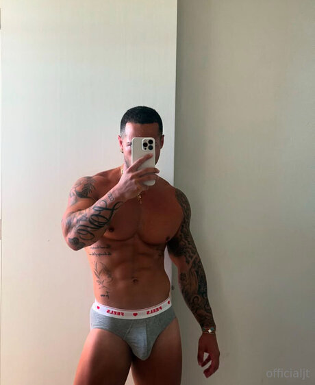 Officialjt star du porno nue image