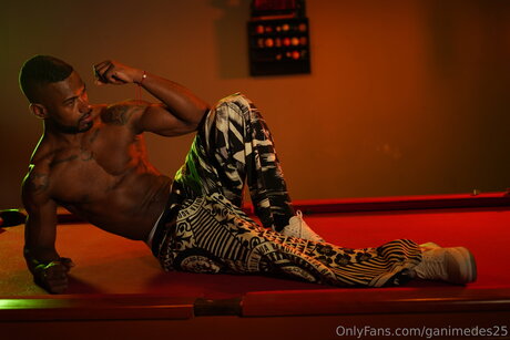 Ganimedes25 star du porno de haute qualité image