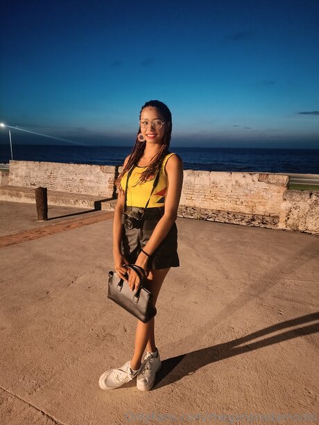 Meganpradamodel star érotique photos