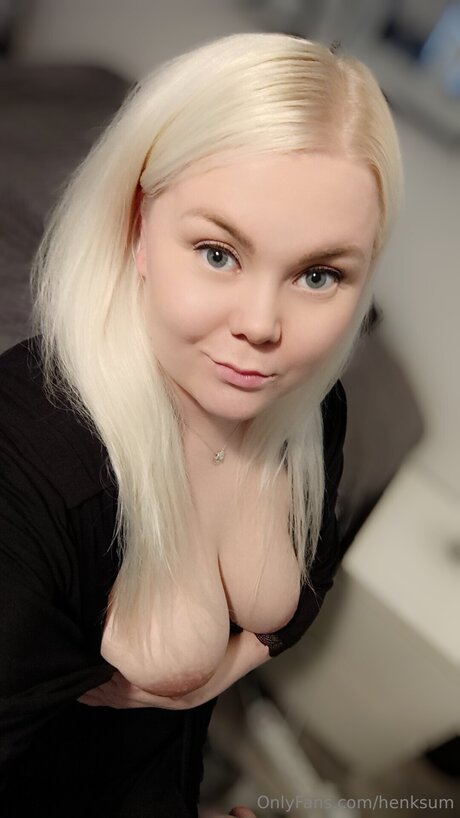 lesbiennes aux gros seins onlyfans belle sexy des photos