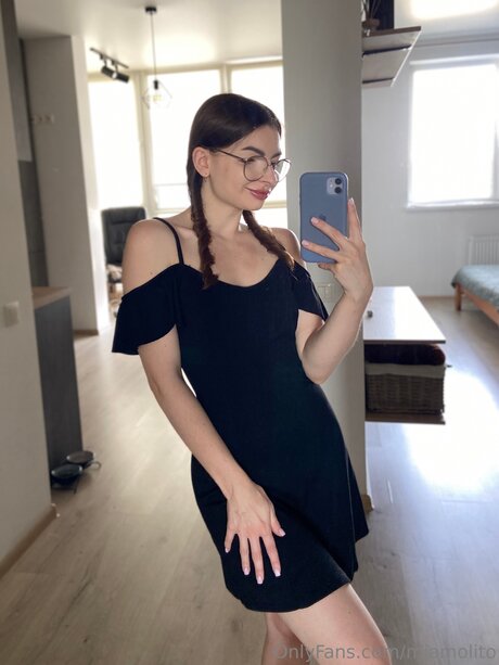 Miamolito star du porno nue des photos