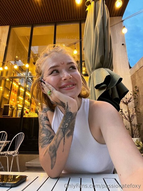 Passionatefoxy modèle artistique img