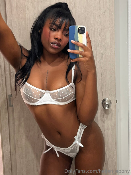 Hellen Ebony étoile nue photos