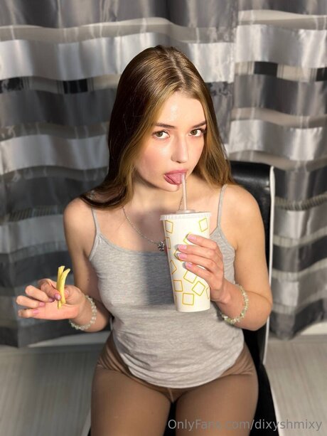 Dixyshmixy modèle sexy galeries
