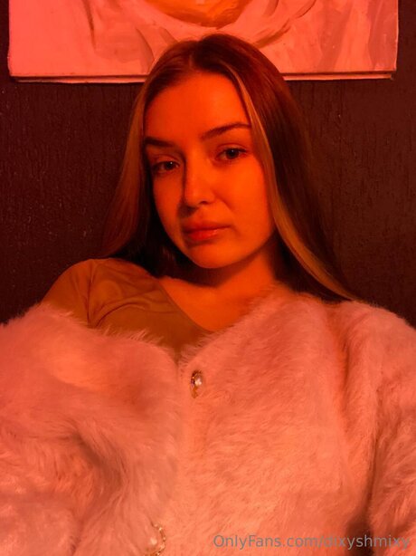 Dixyshmixy modèle nu des photos