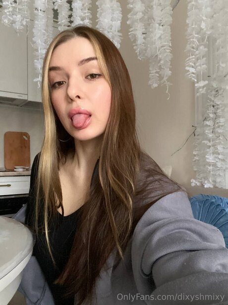 Dixyshmixy modèle exclusif archive