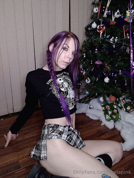 Skylapink modèle nu photo