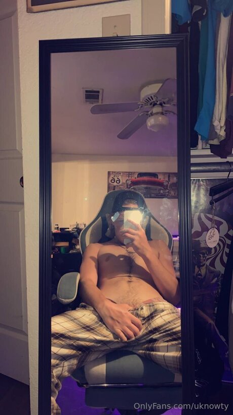 Uknowty star du porno chaude image