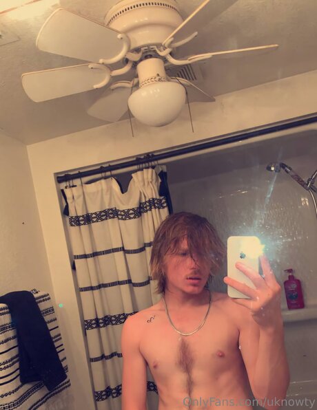 Uknowty modèle xxx galeries