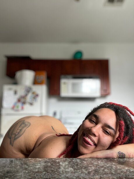 Freepeachesncream actrice parfaite des photos