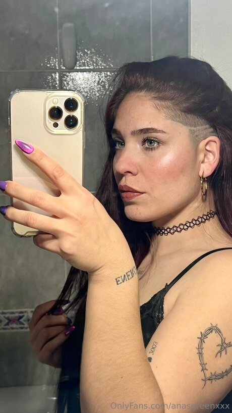 Anasgreenxxx star du porno exclusive images