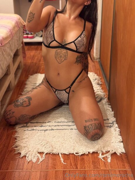 femmes au foyer uniquementfans assez nue des photos