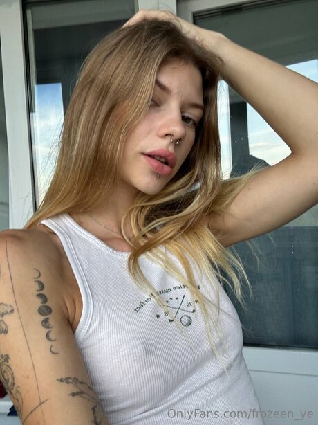 Frozeen Ye star du porno des photos