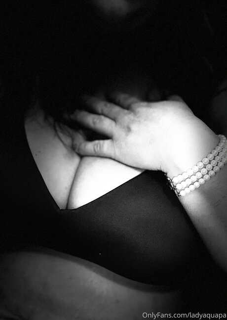 Ladyaquapa modèle meilleur des photos