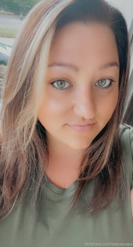 Ladyaquapa modèle chaud galerie