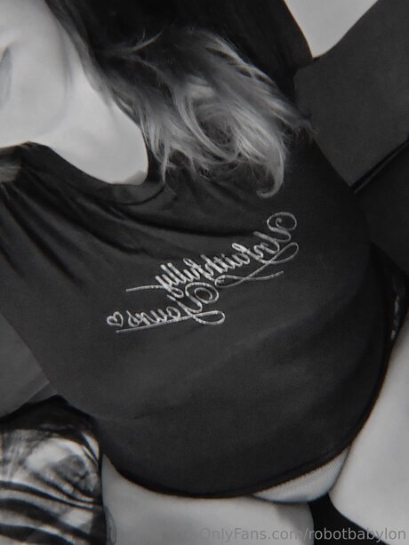 Robotbabylon actrice exclusive photo