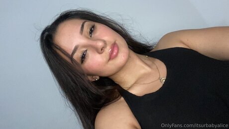 Itsurbabyalice modèle xxx photos