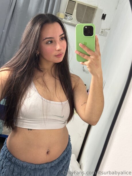 Itsurbabyalice star du porno adulte image