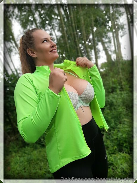 Zoecataleyafree jolie actrice des photos