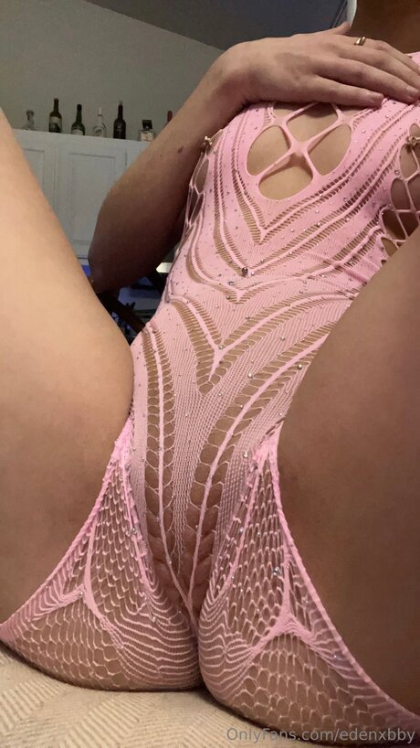 Edenxbby modèle artistique galeries