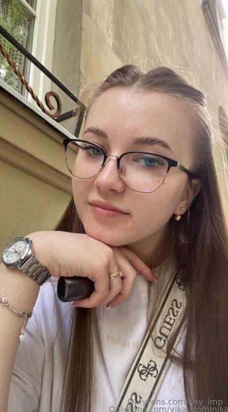 Shy Imp étoile exclusive images