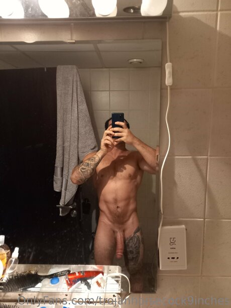 Trojanhorsecock9inches actrice adulte galeries