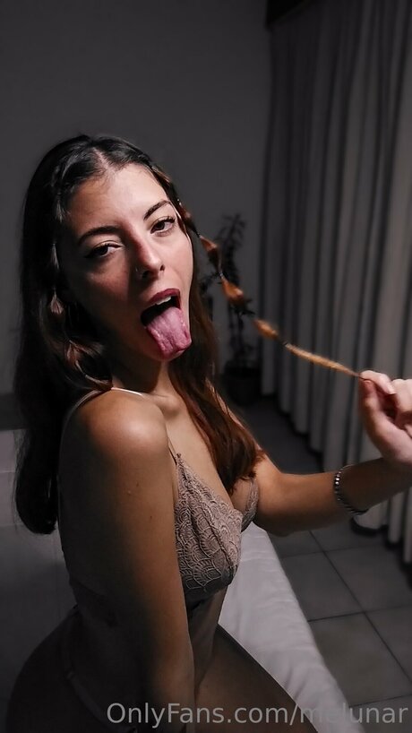 Melunar étoile sexy photo