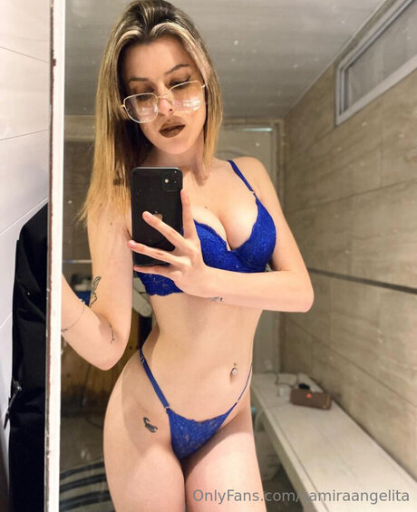 Samiraangelita modèle de haute qualité images