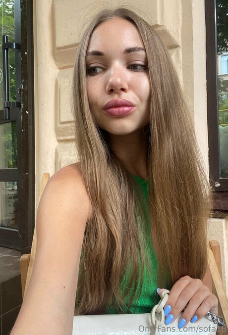 Sofa18 actrice nue photo
