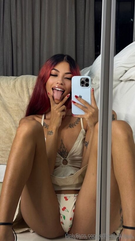 Official Larissa modèle galeries