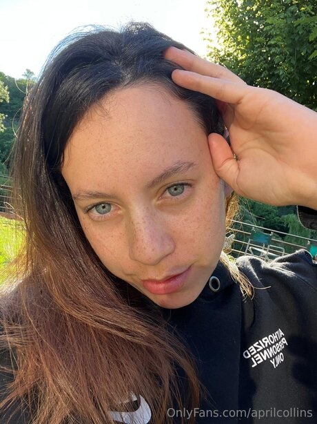 Aprilcollins modèles nus des photos