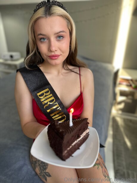 blonde aux gros seins onlyfans nu de haute qualité photos