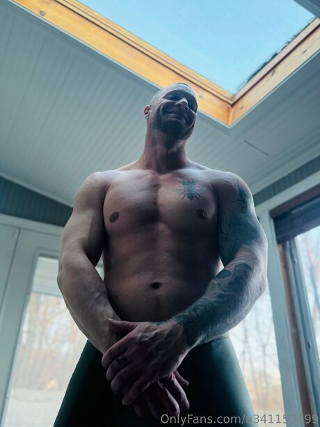 U341153699 modèle adulte des photos