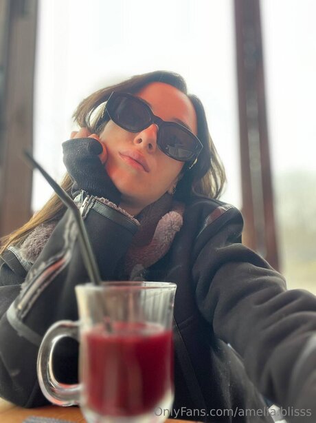 Amelia Blisss beau modèle des photos