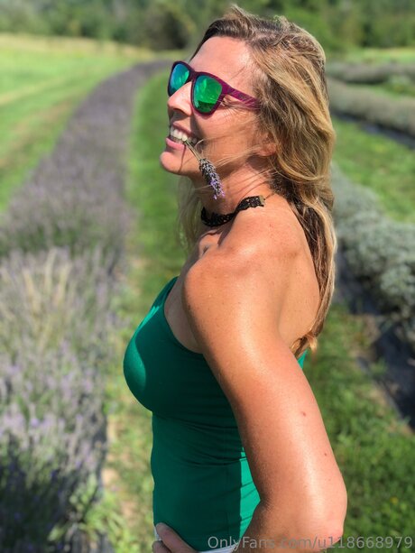 U118668979 star du porno chaud image