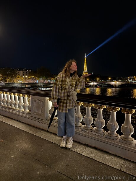 Pixie Joy modèle chaud image