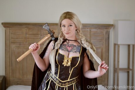 Kumikitten star du porno érotique image