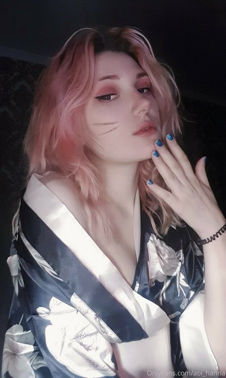 Aoi Hanna modèle nu photos