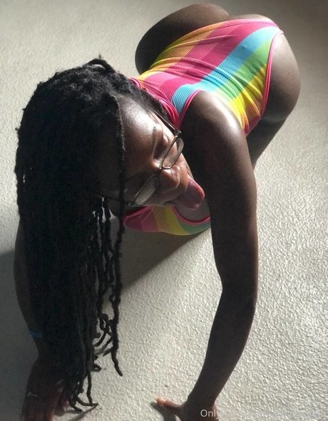 Barbie Bugatti_ star du porno hd des photos