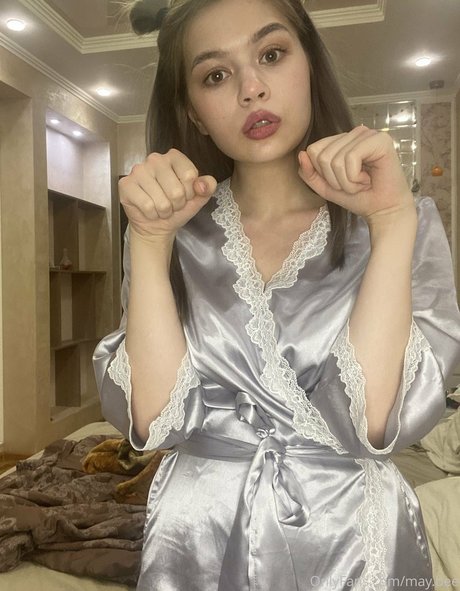 May Bee star du porno érotique archive