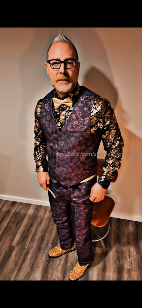 Stay At Home Dilf sexe star image