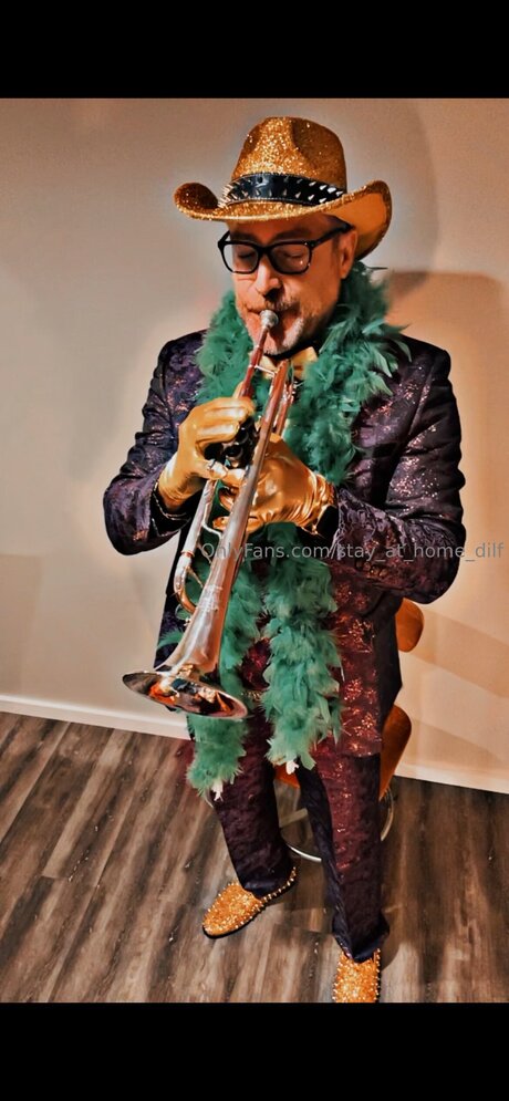 Stay At Home Dilf étoile xxx photo