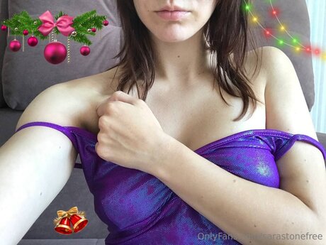 Sarastonefree actrice parfaite des photos