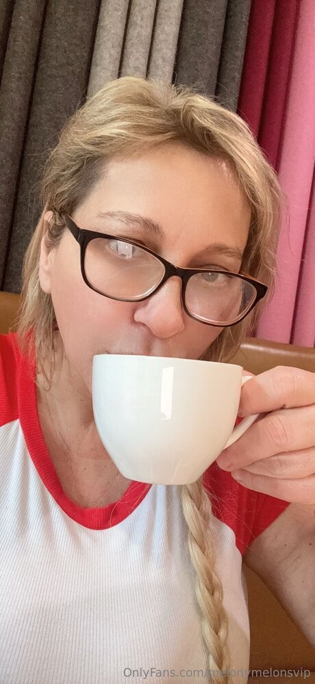 Melonymelonsvip modèle adulte archive